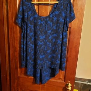 EUC Size 2 Torrid hi low blouse black rose